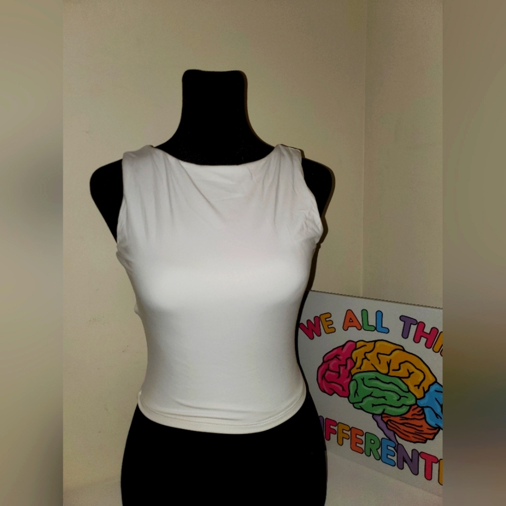QINSEN Fit & Comfort White Sleeveless Open-Back Top Size: S NWT